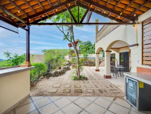 Playa Del Coco Vacation Home Three Bedroom with Pool