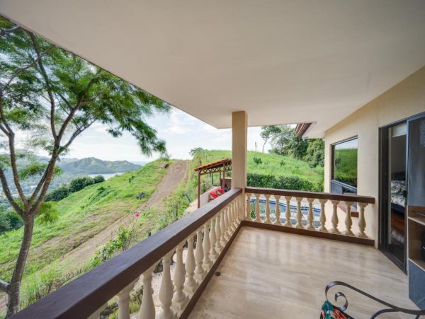 Playa Del Coco Vacation Home Three Bedroom with Pool