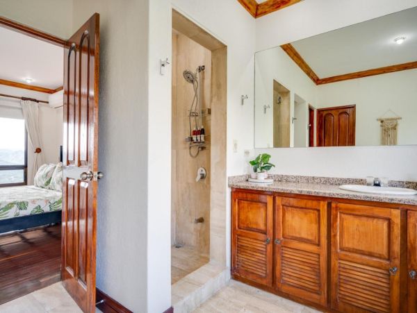 Playa Del Coco Vacation Home Three Bedroom with Pool