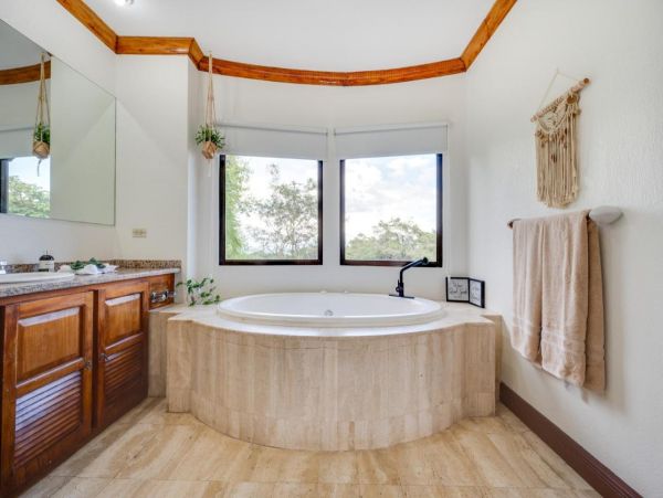 Playa Del Coco Vacation Home Three Bedroom with Pool