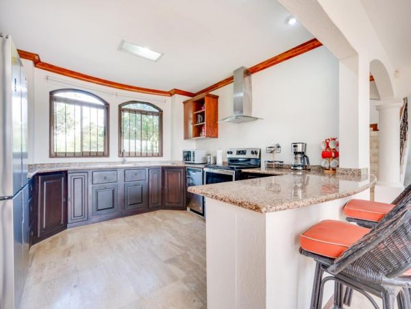 Playa Del Coco Vacation Home Three Bedroom with Pool