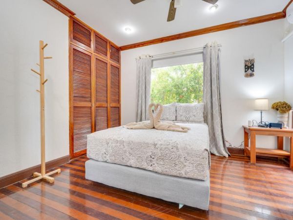 Playa Del Coco Vacation Home Three Bedroom with Pool
