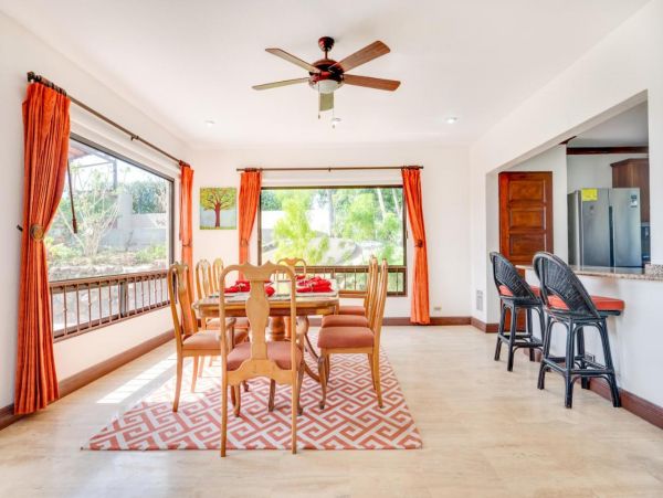Playa Del Coco Vacation Home Three Bedroom with Pool
