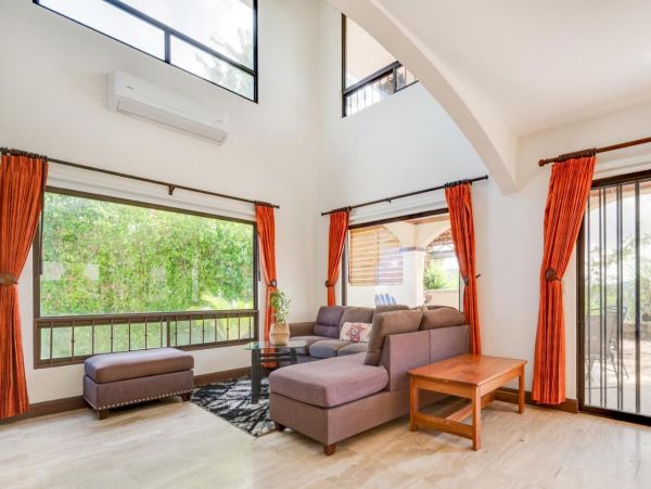 Playa Del Coco Vacation Home Three Bedroom with Pool