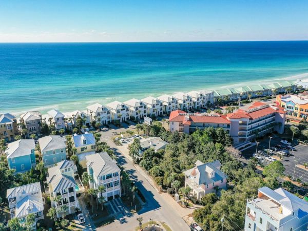 Beautiful 7 Bedroom Home Close to Beach