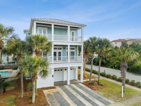 Beautiful 7 Bedroom Home Close to Beach