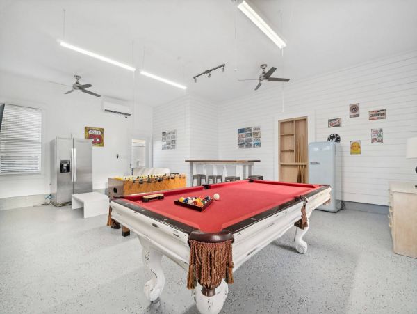 Beautiful 7 Bedroom Home Close to Beach