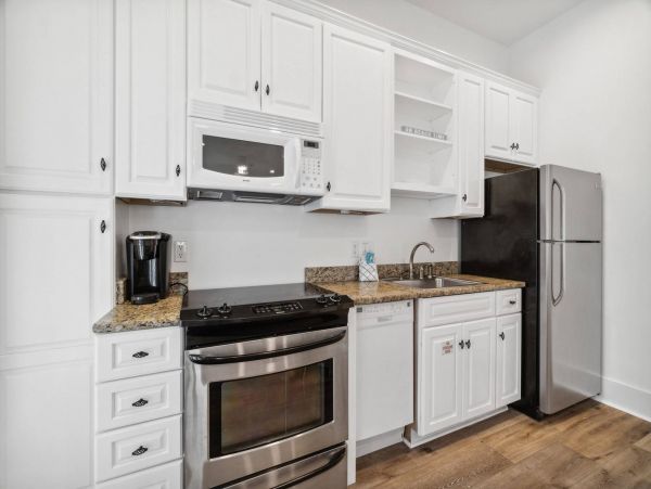 Beautiful 7 Bedroom Home Close to Beach