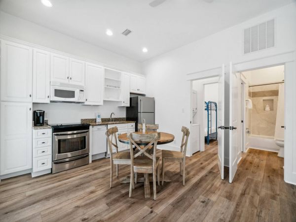 Beautiful 7 Bedroom Home Close to Beach