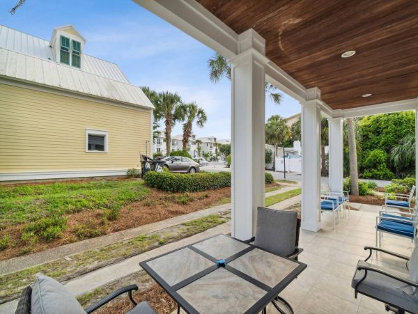 Beautiful 7 Bedroom Home Close to Beach