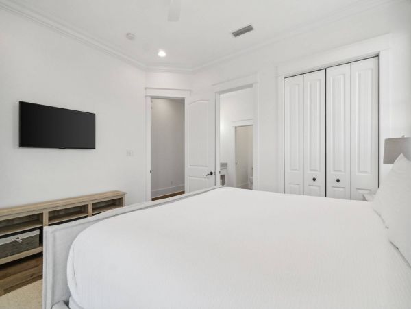 Beautiful 7 Bedroom Home Close to Beach