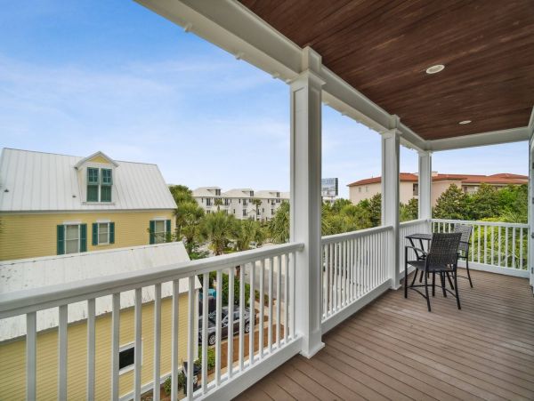 Beautiful 7 Bedroom Home Close to Beach