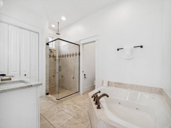 Beautiful 7 Bedroom Home Close to Beach