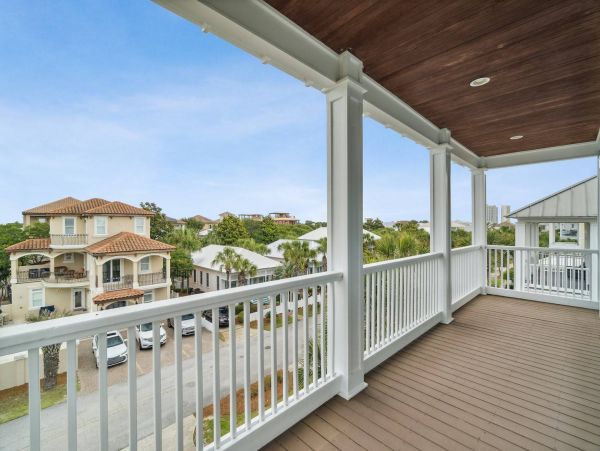 Beautiful 7 Bedroom Home Close to Beach