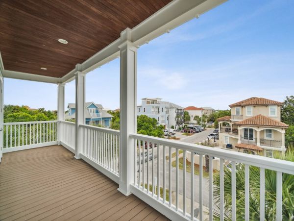 Beautiful 7 Bedroom Home Close to Beach