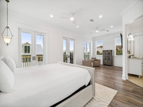 Beautiful 7 Bedroom Home Close to Beach