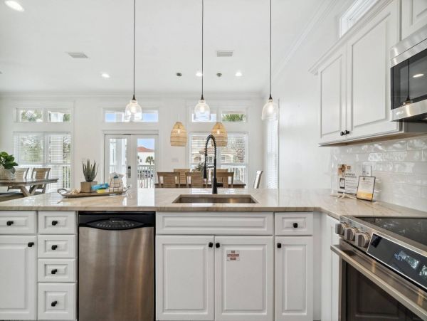 Beautiful 7 Bedroom Home Close to Beach