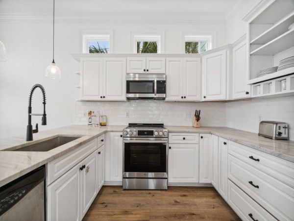 Beautiful 7 Bedroom Home Close to Beach