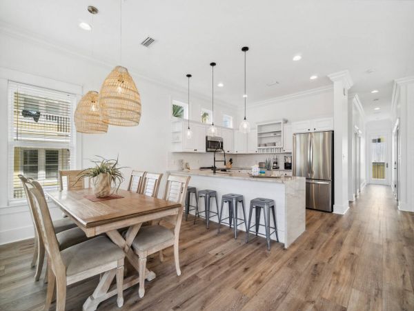 Beautiful 7 Bedroom Home Close to Beach