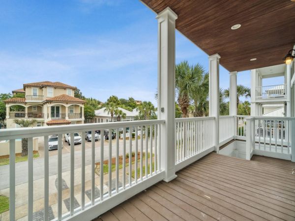 Beautiful 7 Bedroom Home Close to Beach
