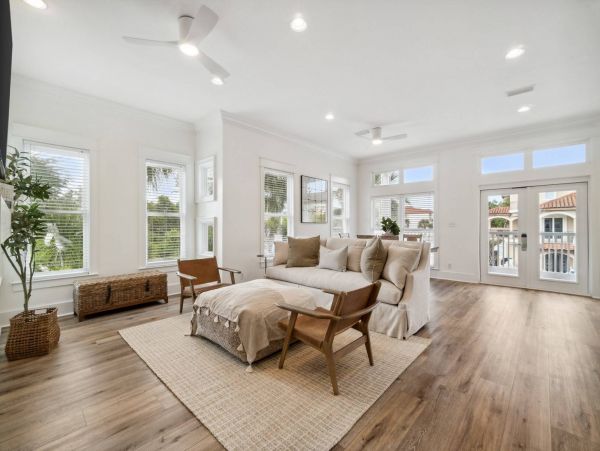 Beautiful 7 Bedroom Home Close to Beach
