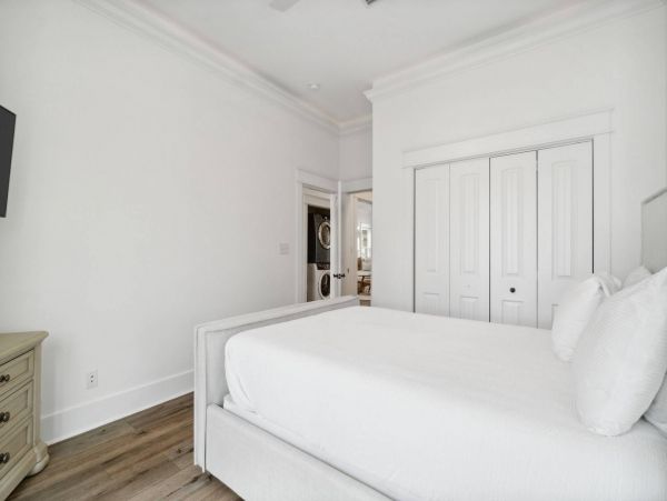 Beautiful 7 Bedroom Home Close to Beach