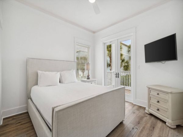 Beautiful 7 Bedroom Home Close to Beach