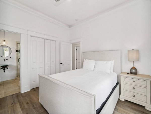Beautiful 7 Bedroom Home Close to Beach