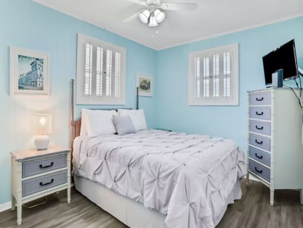 Four Bedroom Vacation Home in St. Augustine Short Walk to Beach
