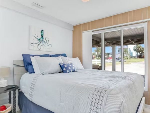 Four Bedroom Vacation Home in St. Augustine Short Walk to Beach