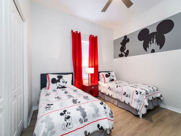 Orlando Charming Three Bedroom Pool Vacation Home Sleeps Six