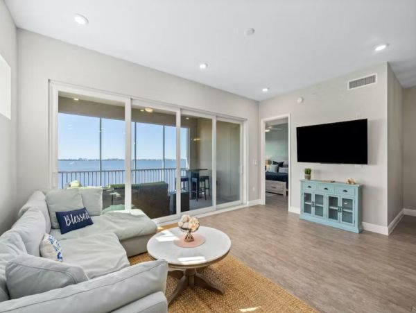 Gorgeous Beach Vacation Condo with Amazing Views Sleeps Six