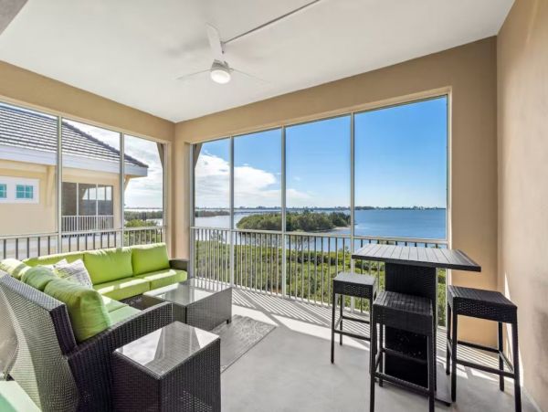 Gorgeous Beach Vacation Condo with Amazing Views Sleeps Six