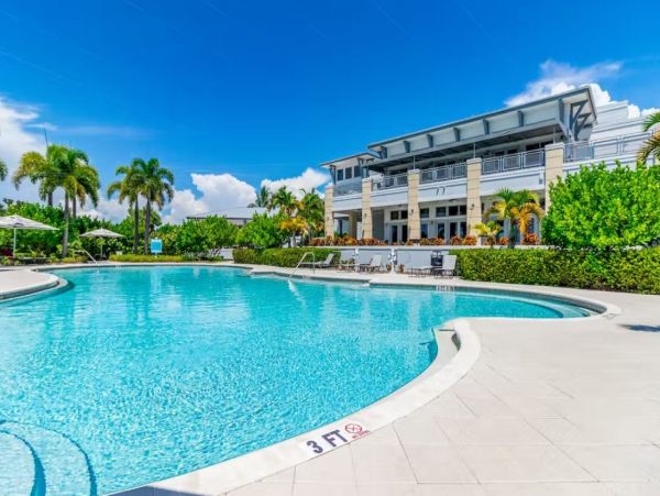 Gorgeous Beach Vacation Condo with Amazing Views Sleeps Six