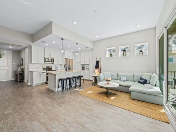 Gorgeous Beach Vacation Condo with Amazing Views Sleeps Six