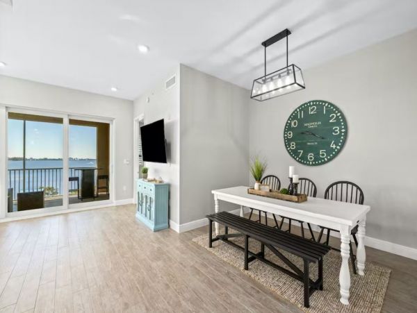 Gorgeous Beach Vacation Condo with Amazing Views Sleeps Six