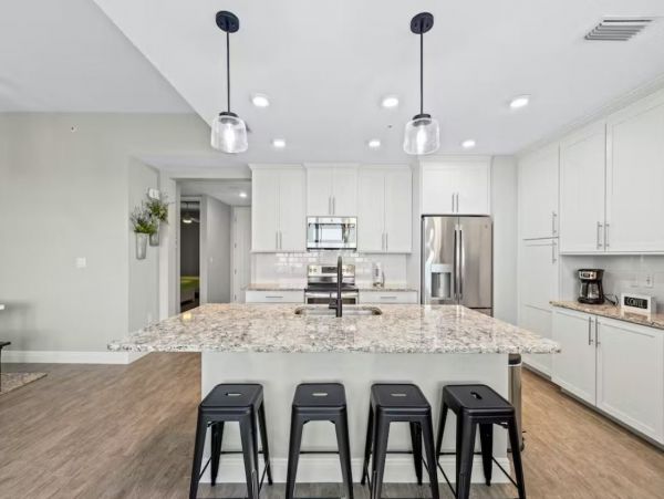 Gorgeous Beach Vacation Condo with Amazing Views Sleeps Six