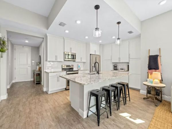 Gorgeous Beach Vacation Condo with Amazing Views Sleeps Six