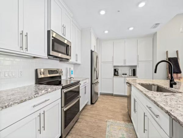 Gorgeous Beach Vacation Condo with Amazing Views Sleeps Six