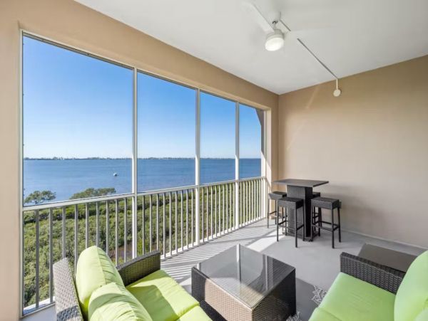 Gorgeous Beach Vacation Condo with Amazing Views Sleeps Six