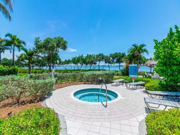Gorgeous Beach Vacation Condo with Amazing Views Sleeps Six