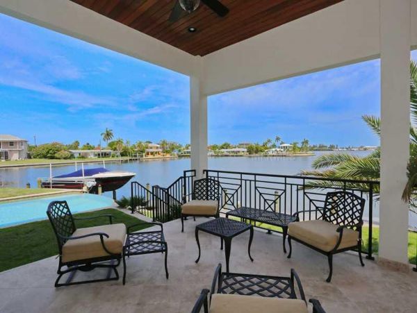 Holmes Beach Vacation Home Canal Front 4 Bedrooms Pool & Spa