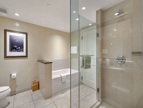 Luxurious One Bedroom Condo with Partial Ocean Views