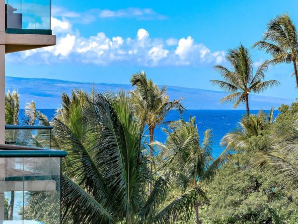 Luxurious One Bedroom Condo with Partial Ocean Views