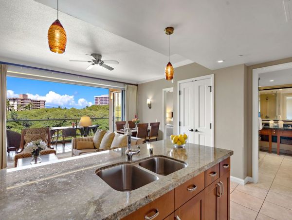 Luxurious One Bedroom Condo with Partial Ocean Views