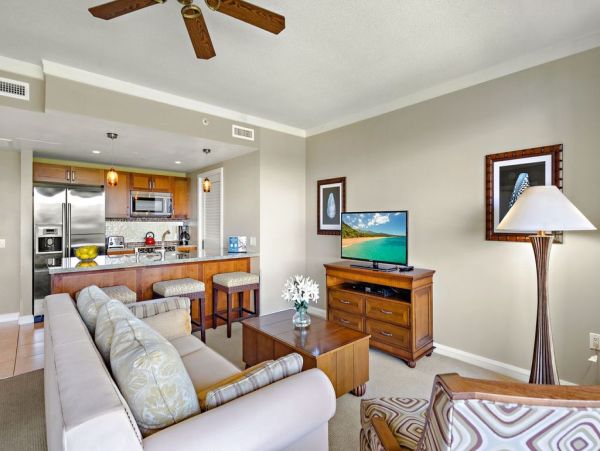 Luxurious One Bedroom Condo with Partial Ocean Views