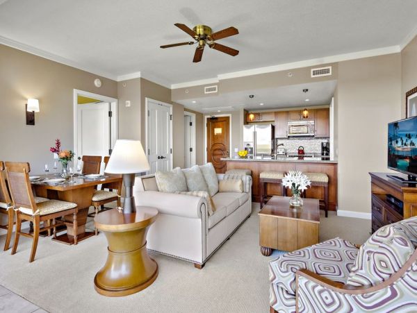 Luxurious One Bedroom Condo with Partial Ocean Views