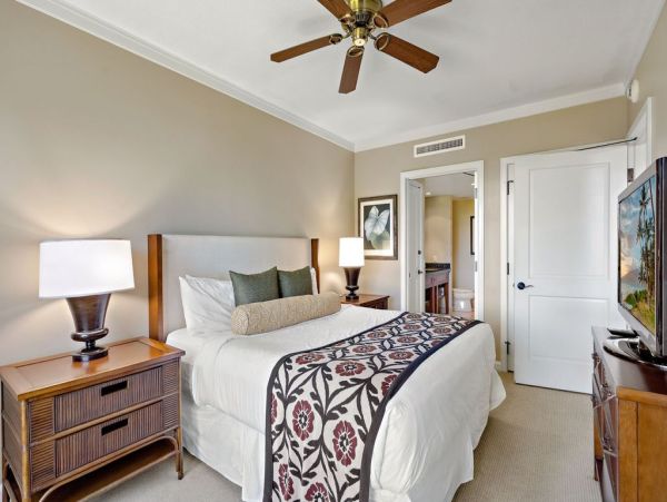 Luxurious One Bedroom Condo with Partial Ocean Views