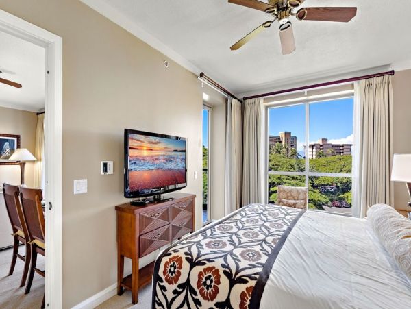 Luxurious One Bedroom Condo with Partial Ocean Views
