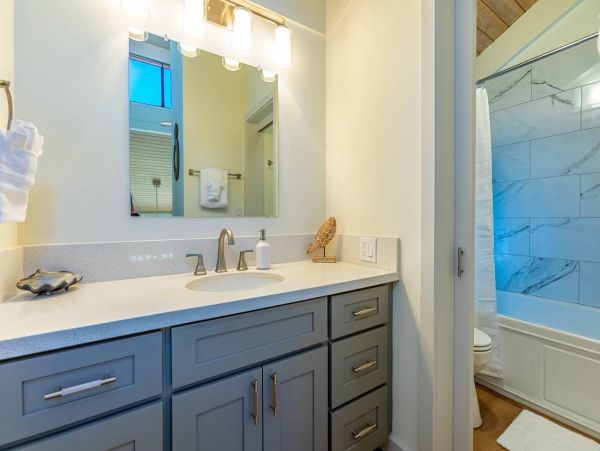 Corner Unit with 2 Bedrooms & Ocean Views